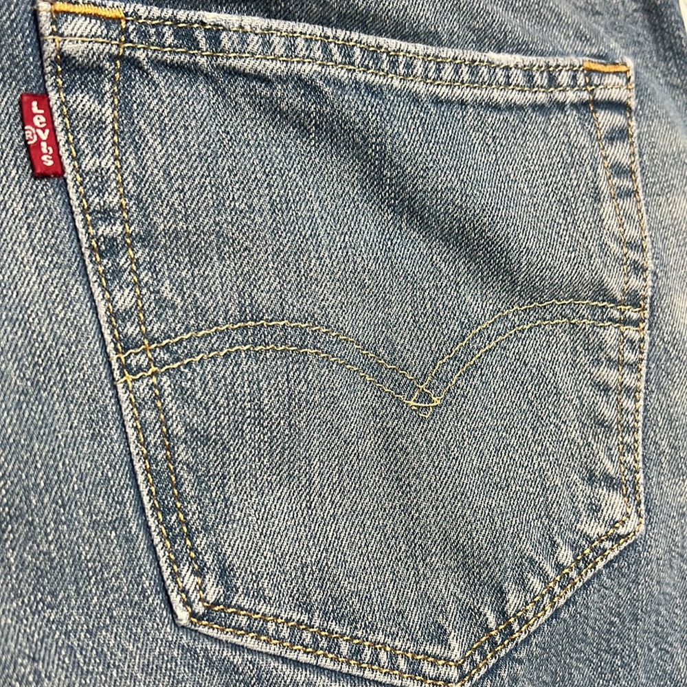 Levi’s 501 men’s blue jeans. Good condition. Flaw ripped sewn on outside label. - Picture 6 of 6